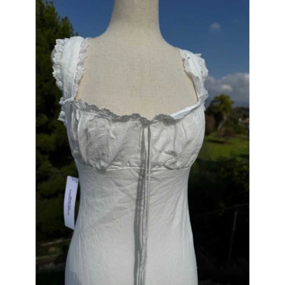 Princess Polly Lillette White Linen Maxi Dress Lace Trim Square Neck Back Tie
4 - Picture 9 of 10